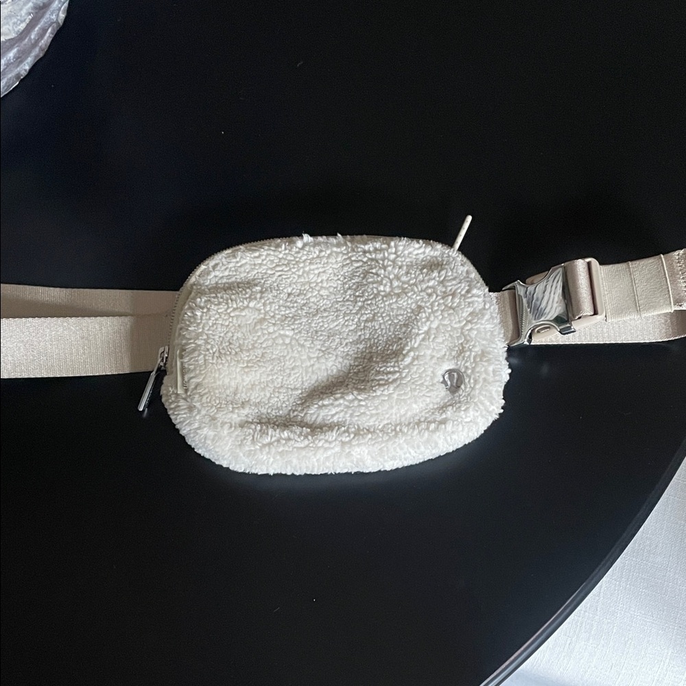 lululemon athletica Sherpa Cream Everywhere Belt Bag